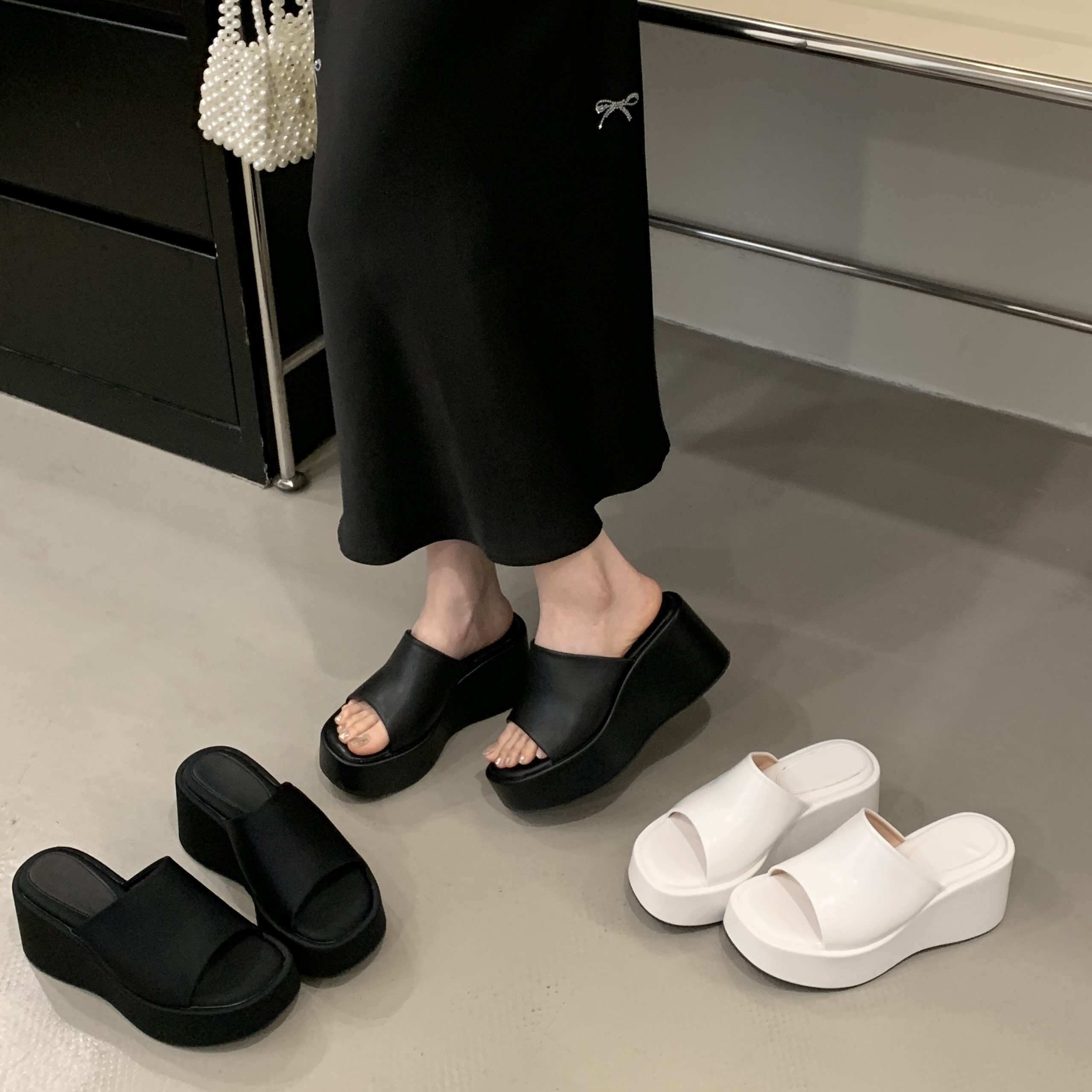 2025 Summer New Patent Leather 8cm Platform Thick Sole One-Strap Women's Open Toe Wedge Sandals Ins