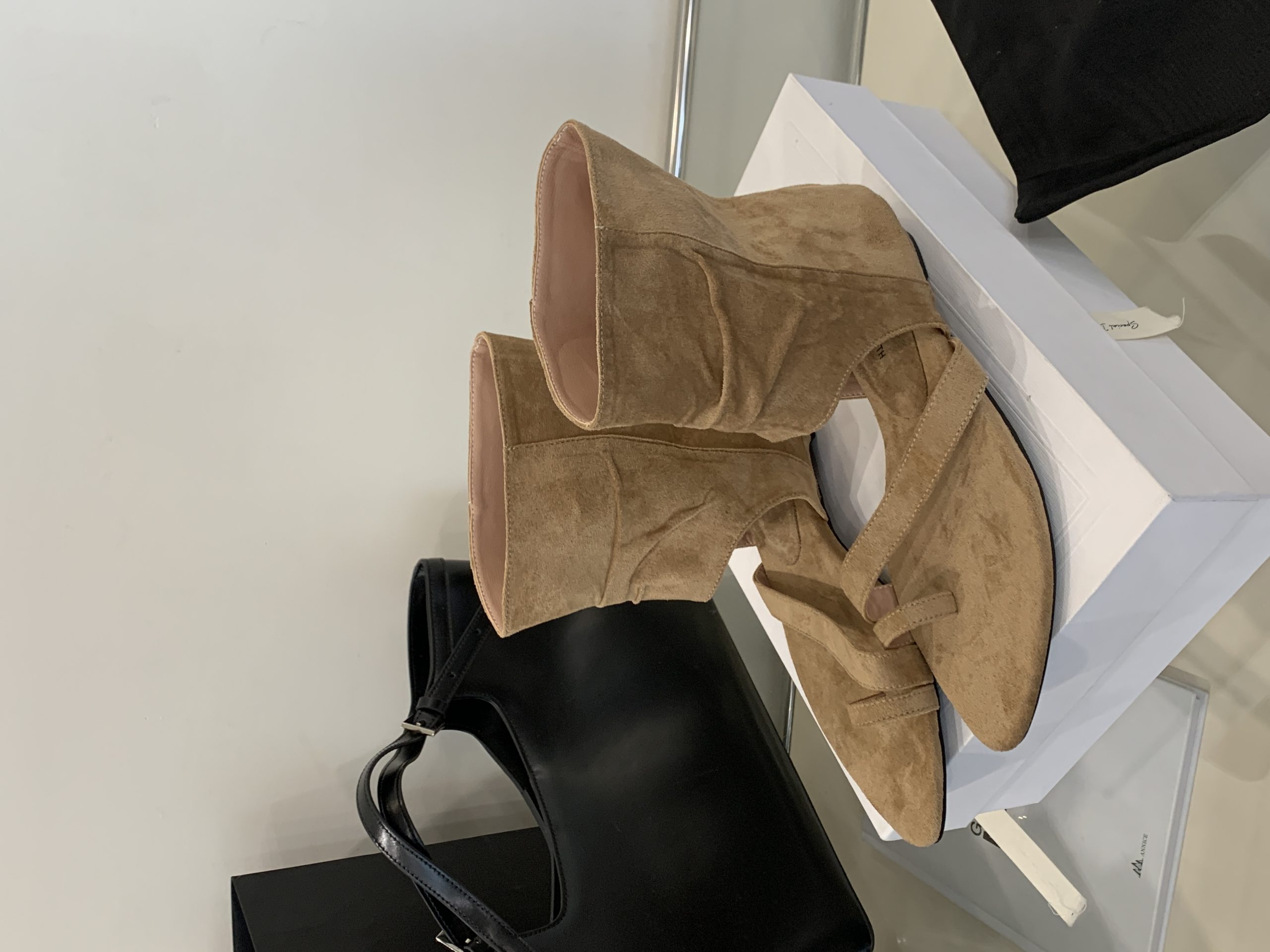 2025 New Retro Pleated Toe Strap Flat Sandals Women's Casual Roman Shoes One-Strap Low Heel - Image 4