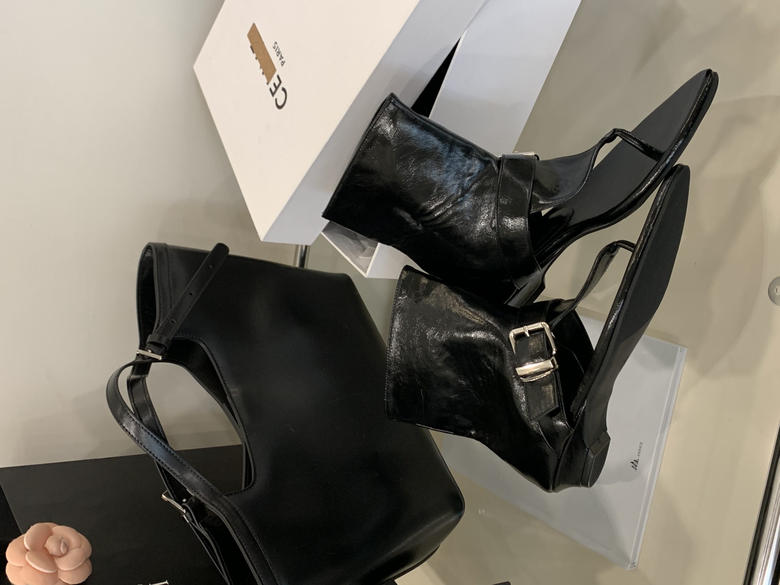 2025 New Retro Buckle Slide Sandals Elegant Flat Heel Boots Roman Sandals