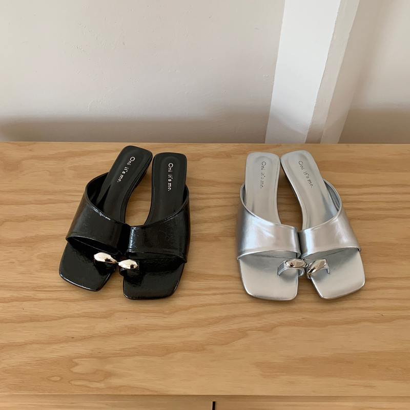 Niche Design Square Toe Mid Heel Sandals Women 2026 Summer New Metal Toe Strap Chunky Heel Elegant Outdoor Slides
