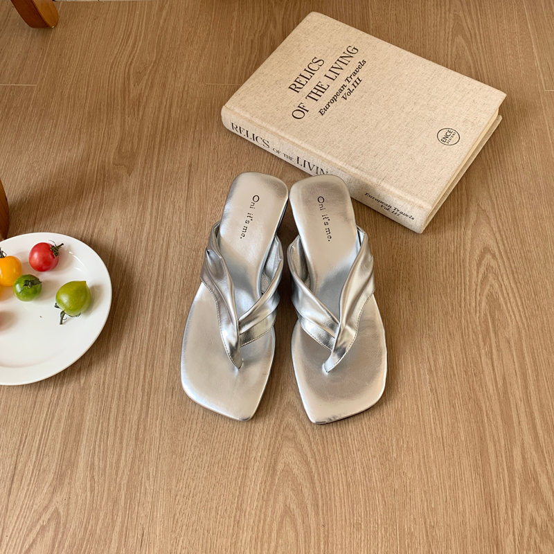 French Retro Herringbone Slippers Women Summer 2026 New Style Thick Sole Non-Slip Toe Clip Sandals - Image 3
